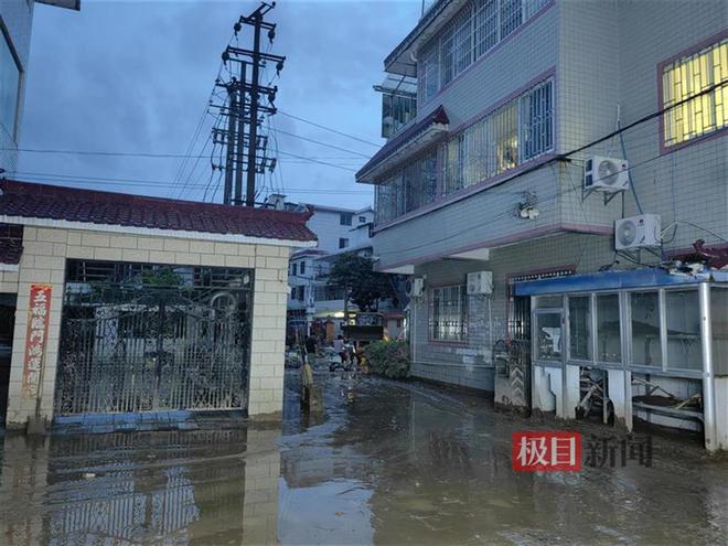 ：實探洪水後的桂林：漓江邊多家民宿被1.5米深的水淹沒，有的開業才一個半月