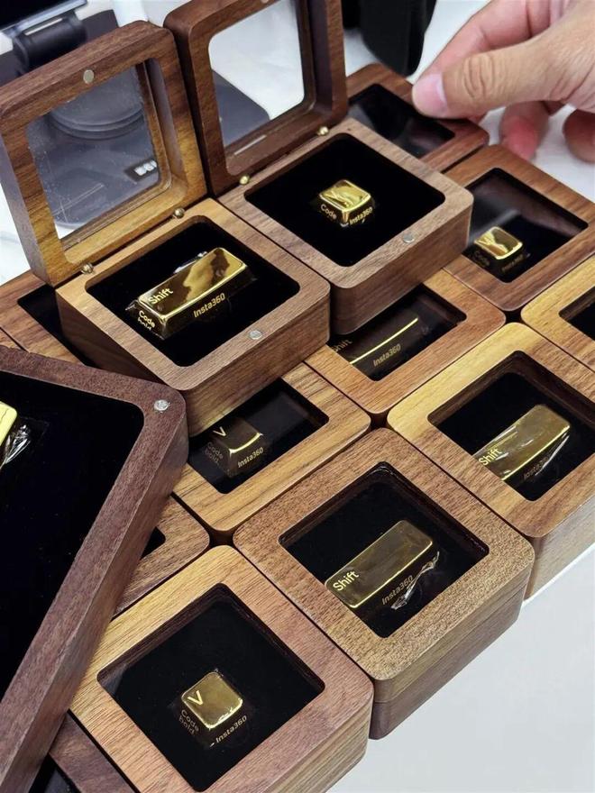 星歐平台官方:影石連續4年給員工發“黃金鍵帽”,最貴“黃金空格”重35尅,價值近4萬元